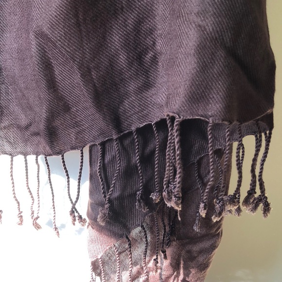 Large Brown wrap with fringe - Picture 3 of 5